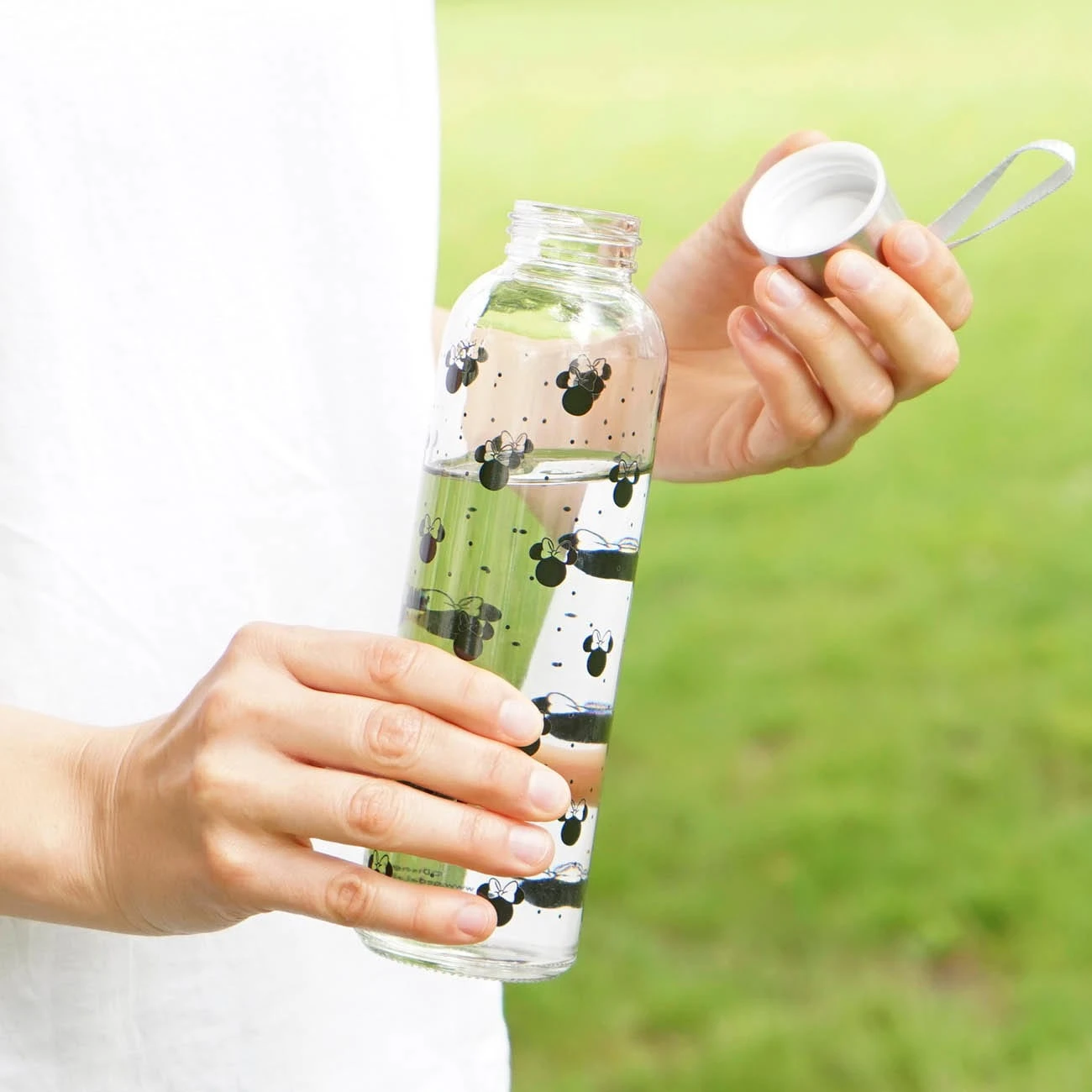 Glas Trinkflasche Minnie Muster In Schwarz - 500 Ml 5 Glas Trinkflasche Minnie Muster In Schwarz - 500 Ml – Bild 3