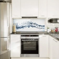 Spritzschutz Glas Panorama - Water Splash In Weiß -Heimische Küche wallart spritzschutz glas panorama water splash in weiss 2